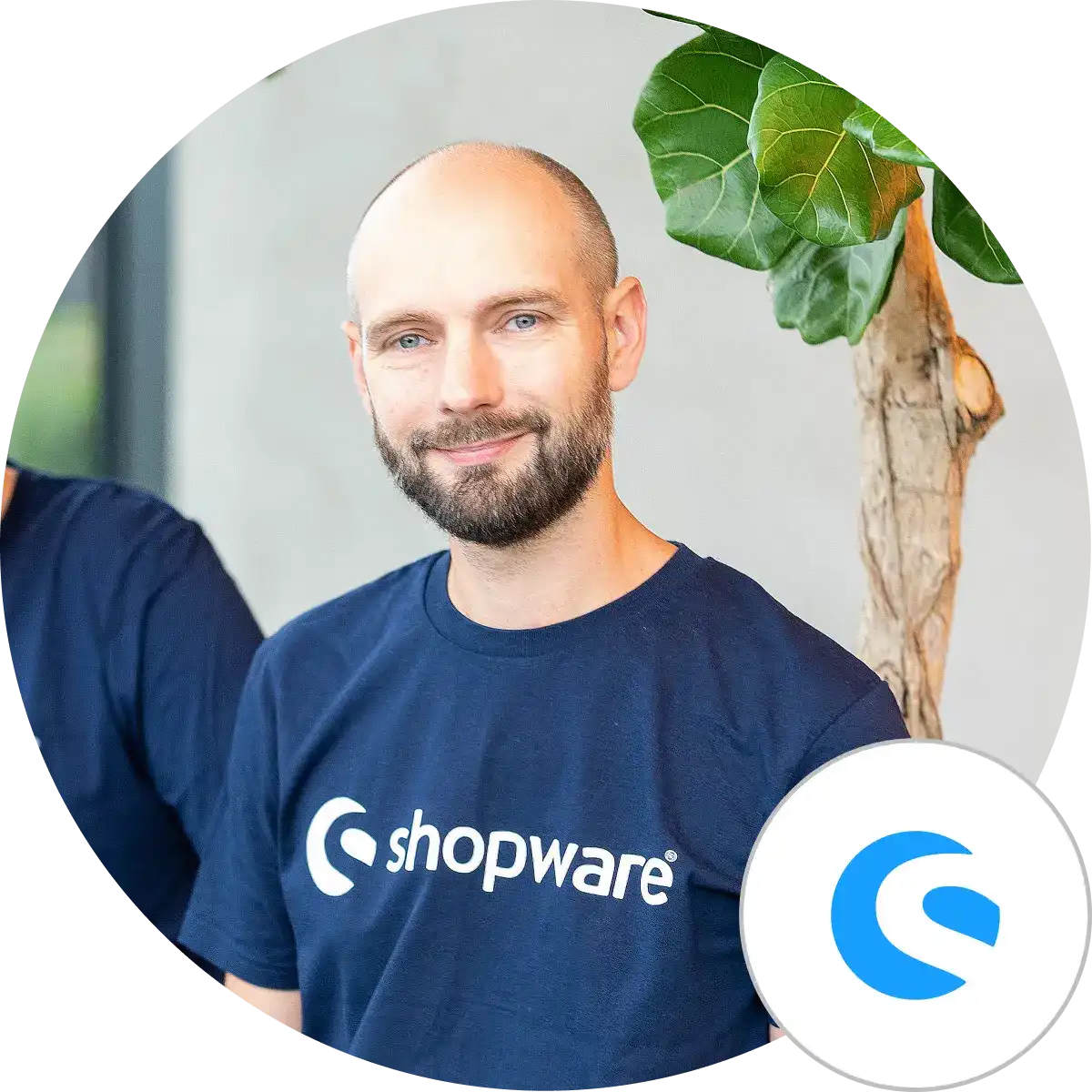 Porträt mit Shopware Logo von Sebastian Hamann, Shopware AG