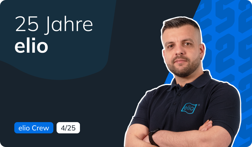 Aleksa Marinovic mit elio-Logo vor einem Hintergrund mit den Texten „25 Jahre elio“ und „elio crew 4/25“