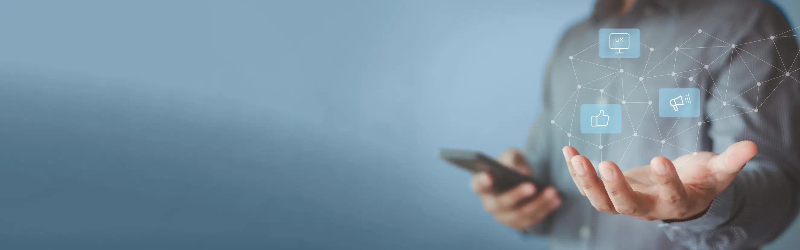 Mann hält Smartphone, UX-Icons schweben digital über der Hand.