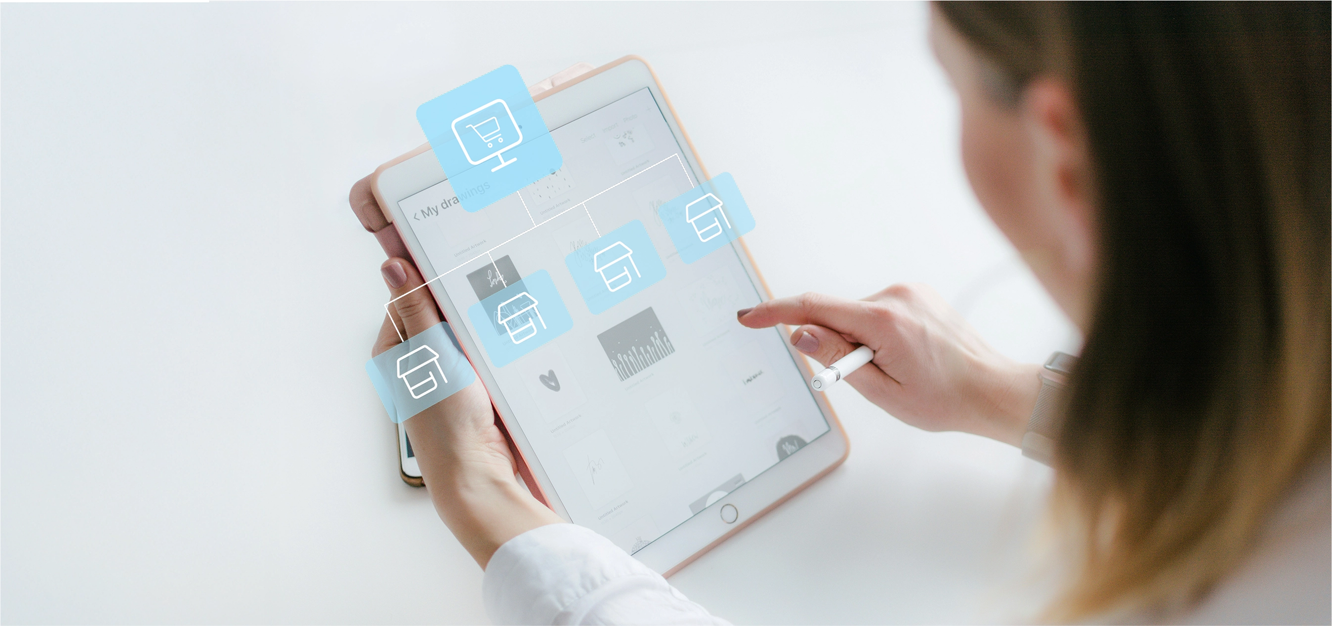 Person interagiert mit einem Tablet, das eine digitale Oberfläche mit Symbolen und Diagrammen zeigt – Anwendung im Kontext eines Online-Marktplatzes