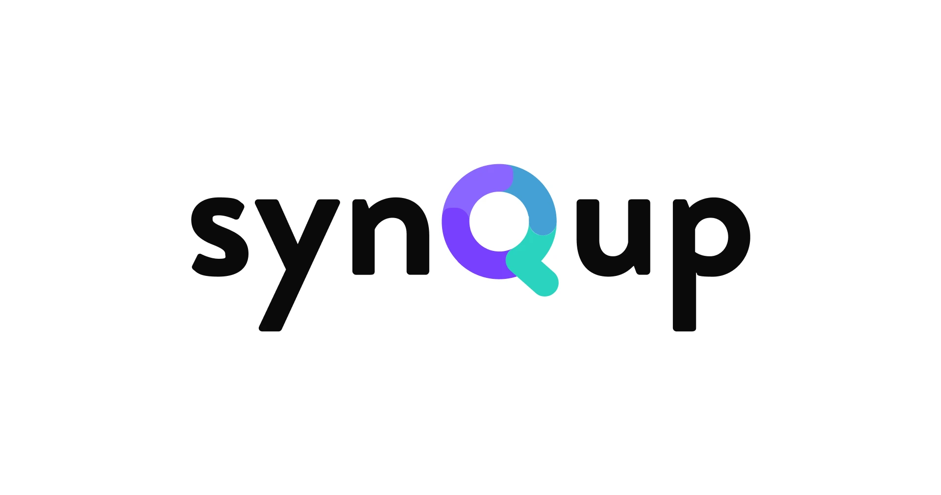 synQup-Logo mit dem Schriftzug ‚synqup‘ in schwarzer, abgerundeter Schrift. Der Buchstabe ‚q‘ ist farbig gestaltet als stilisierte Lupe in Violett, Blau und Türkis.