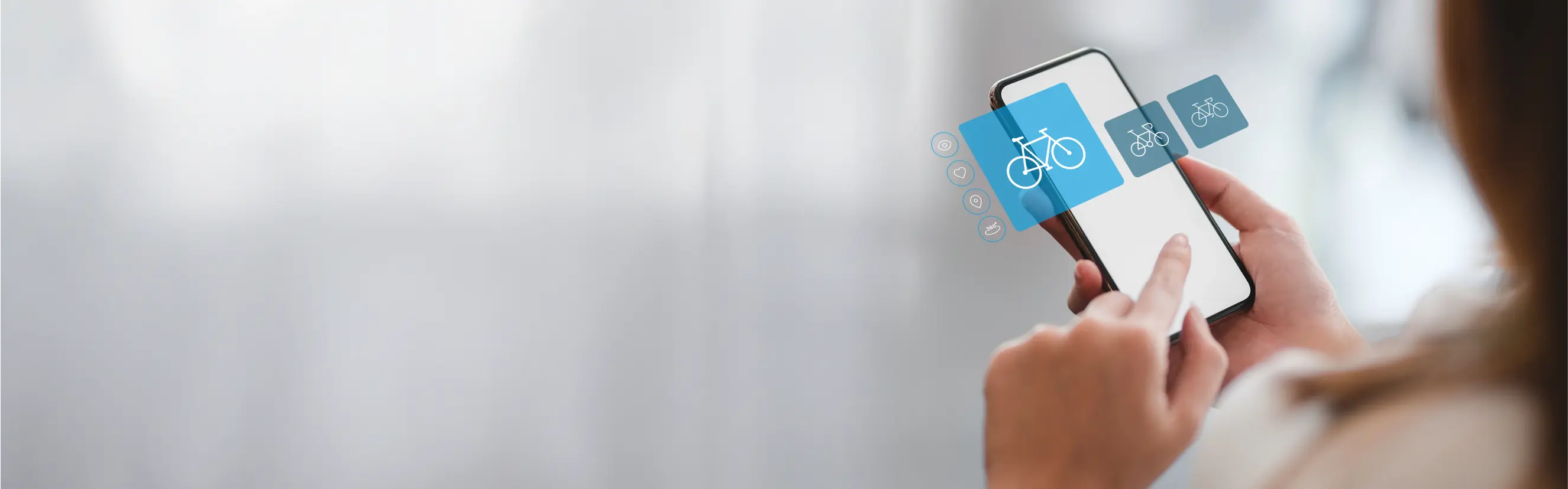 Person nutzt eine Smartphone-App mit Fahrradsymbolen, vermutlich Teil eines E-Katalogsystems zur Produktauswahl